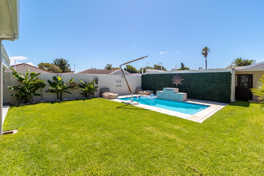 4 Bedroom Property for Sale in Kirstenhof Western Cape